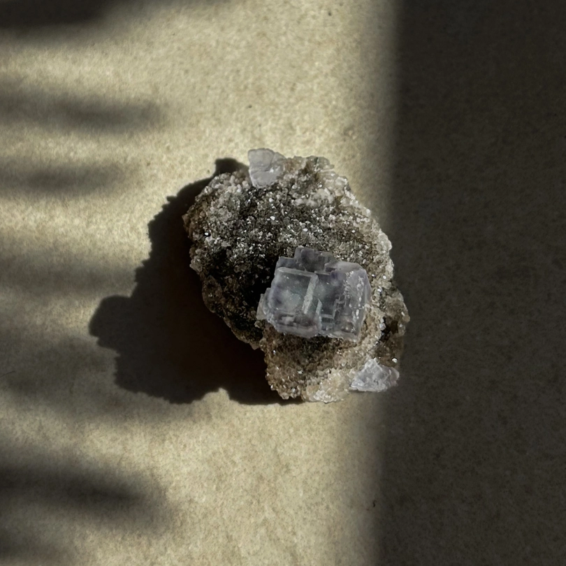 Calcedonio Nero con Fluorite Blu